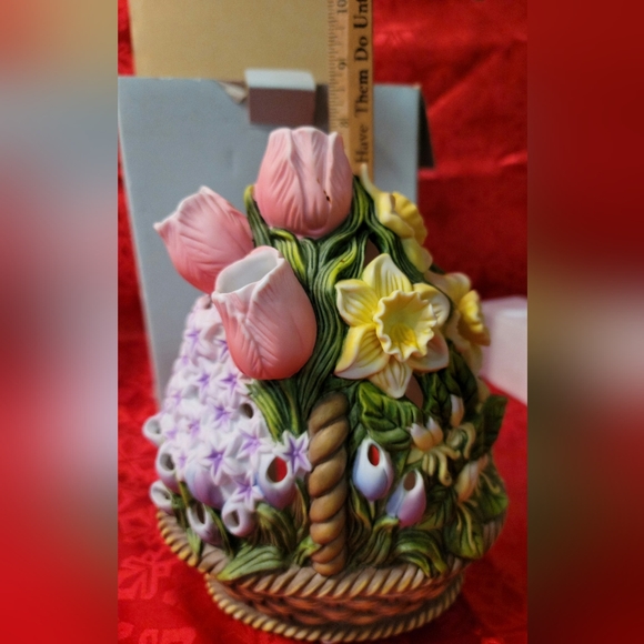 PartyLite 8" Spring Flower Basket Bouquet Candle Holder Tulips Daffodils Retired - Picture 3 of 8